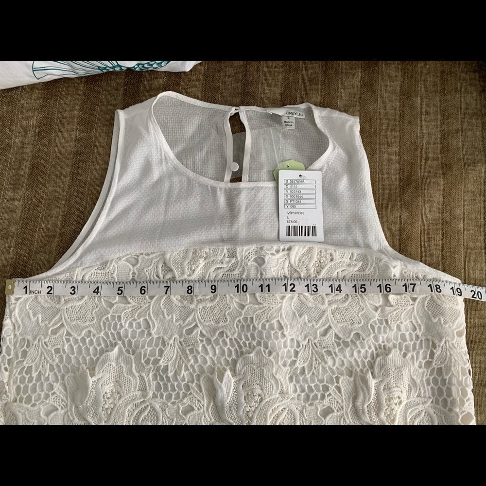 Cream colored lace top - Picture 5 of 5